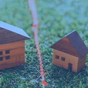 隣地との境界線でトラブルになっている